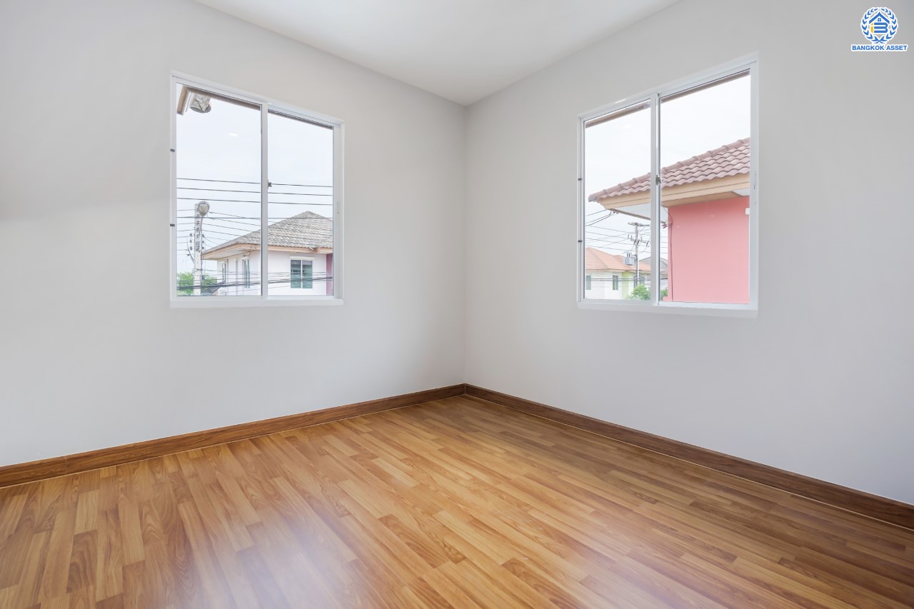 บ้านเดี่ยวมือสองนนทบุรี ม.ฮาบิเทีย ราชพฤกษ์-345 จากแบรนด์คุณภาพ Sansiri เนื้อที่ 50 ตร.ว. ฟังก์ชัน 3 ห้องนอน 2 ห้องน้ำ จอดรถได้ 2 คัน บนทำเลติดถนนใหญ่ 345 พร้อมเชื่อมสู่ราชพฤกษ์, แจ้งวัฒนะ และติวานนท์ ฯลฯ ได้อย่างรวดเร็ว ใกล้ทางด่วน "ศรีสมาน" และรายล้อมด้วยสิ่งอำนวยความสะดวกครบ